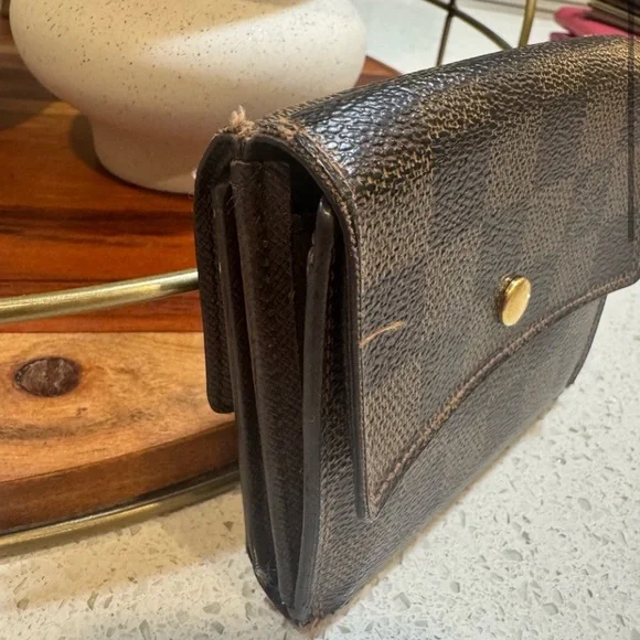 Authentic Louis Vuitton Vintage Damier Ebene Wallet - Picture 2 of 5